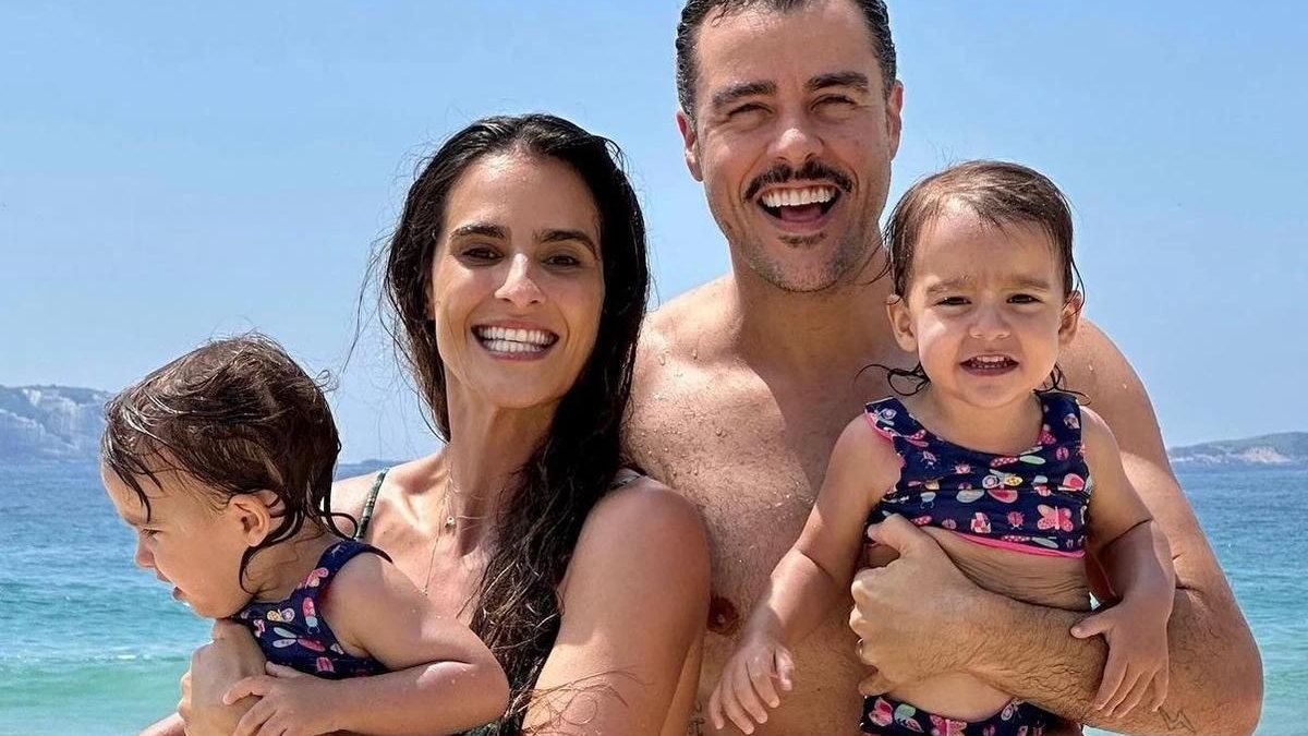 Joaquim Lopes e Marcella Fogaça aproveitam dia de sol e vão à com as filhas gêmeas - Reprodução/Instagram
