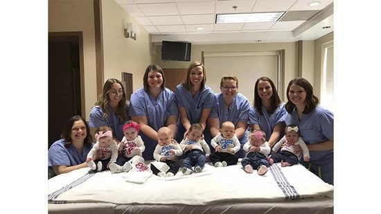 Enfermeiras com seus filhos - reprodução/ Facebook