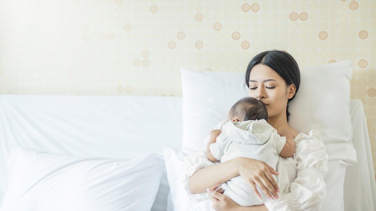Um novo estudo provou que as mães passam mais de 1.400 horas preocupadas com os filhos - Getty Images