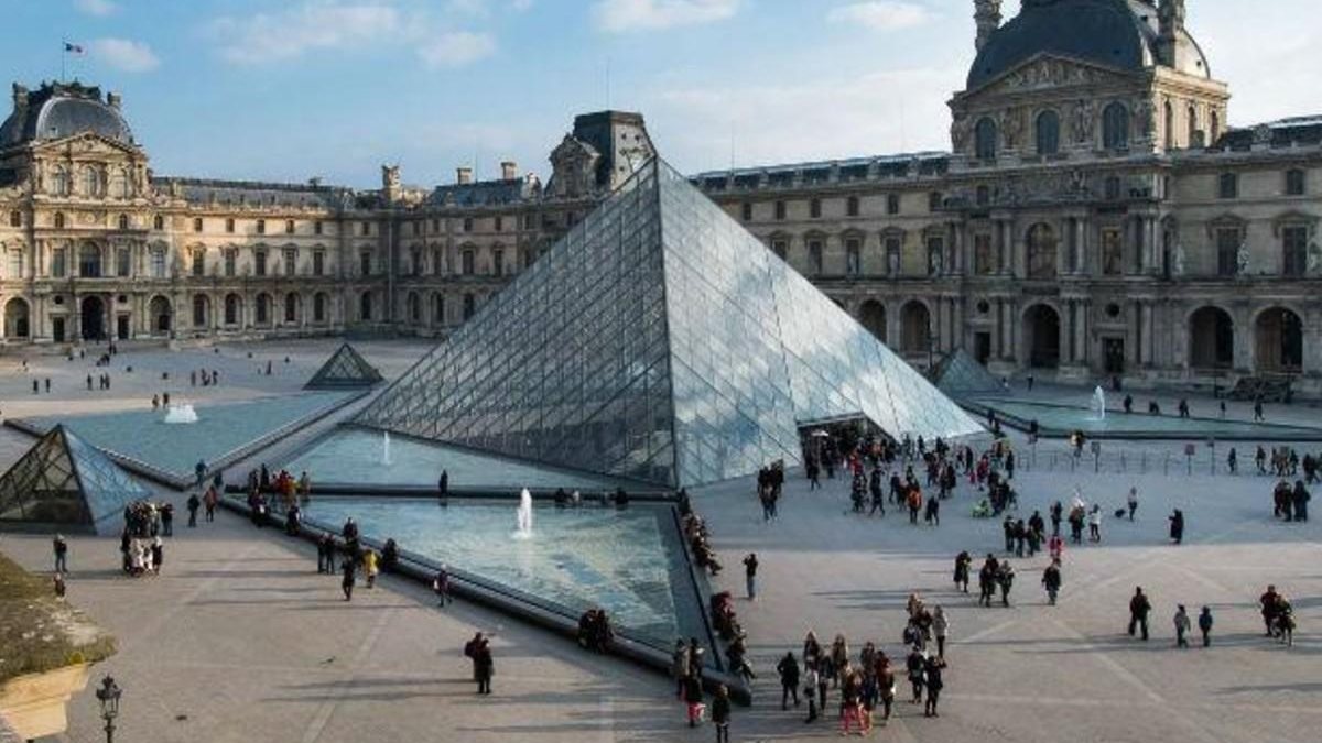 O Museu do Louvre liberou todo o acervo para consulta online - iStock