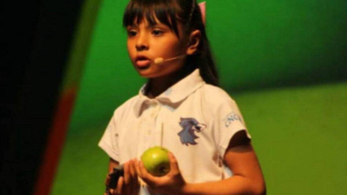 Adhara Pérez foi diagnosticada com autismo aos 3 anos - reprodução/ Yucatan Times