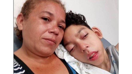 Mãe conta que marido a deixou após descobrir que filho tinha paralisia: “Virei uma Supermãe” - reprodução Instagram