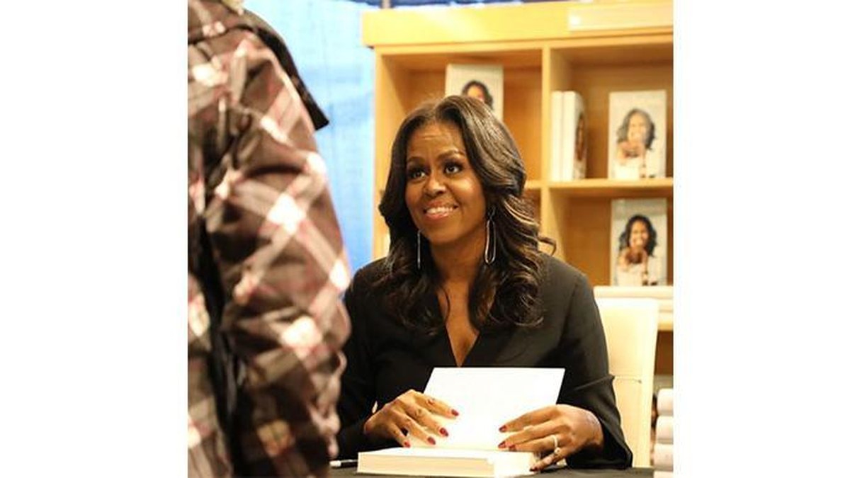 Michelle Obama em sessão de autógrafos (Foto: Reprodução/Instagram 