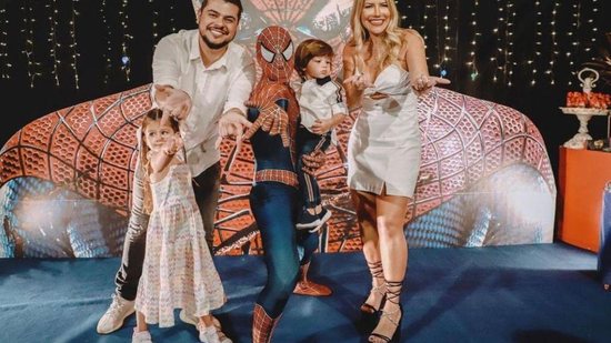 Cristiano e família no aniversário de seu filho caçula - Reprodução / Allysson Moreno