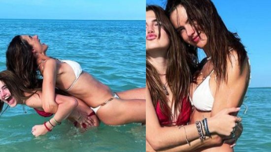 Imagem Alessandra Ambrosio surge com filha em praia e semelhança surpreende: “Gêmeas?”