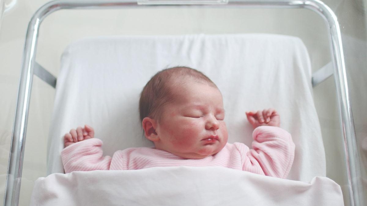 O bebê engasgou com o leite materno e não sobreviveu - Getty Images