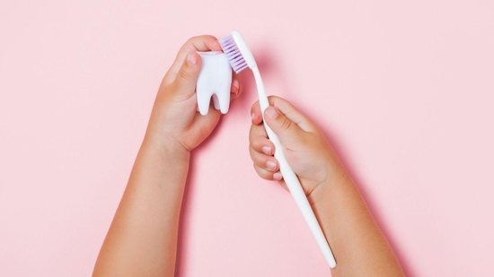 A fase de quando os dentes de leite caem deve acontecer de maneira natural e sempre respeitando a memória afetiva da criança - Shutterstock