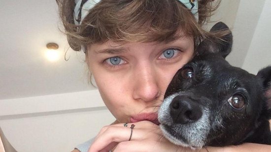 Bruna Linzmeyer se despediu da cachorra de estimação da família - Reprodução Instagram @brunalinzmeyer