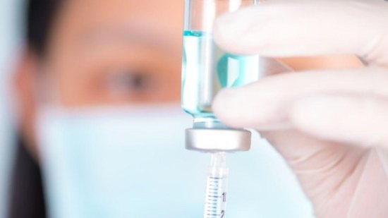 Testes de vacina contra Alzheimer já estão sendo testadas em humanos - Reprodução / TIMOTHY RITTMAN / AFP