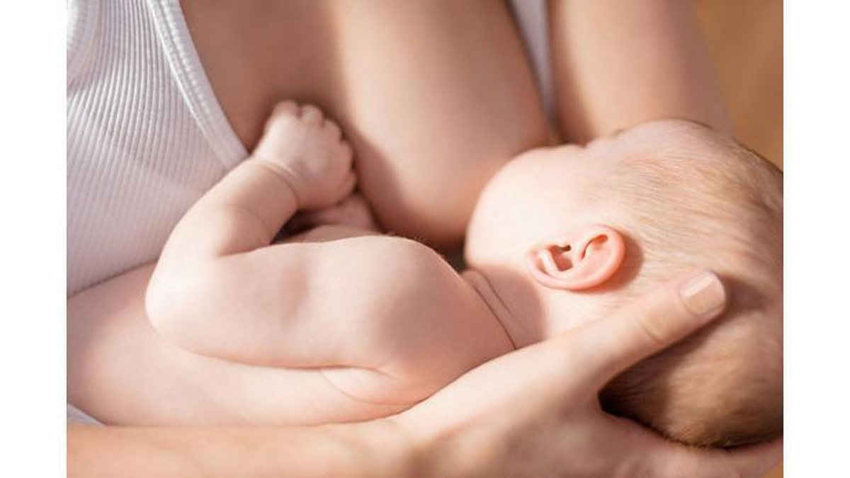 Leite materno é importante para a saúde do bebê - iStock