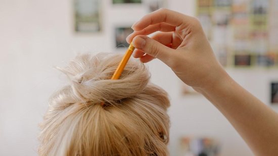 Pintar o cabelo na gravidez pode ser polêmico, por isso o ideal é conversar com o obstetra antes - Pexels/Maria Geller