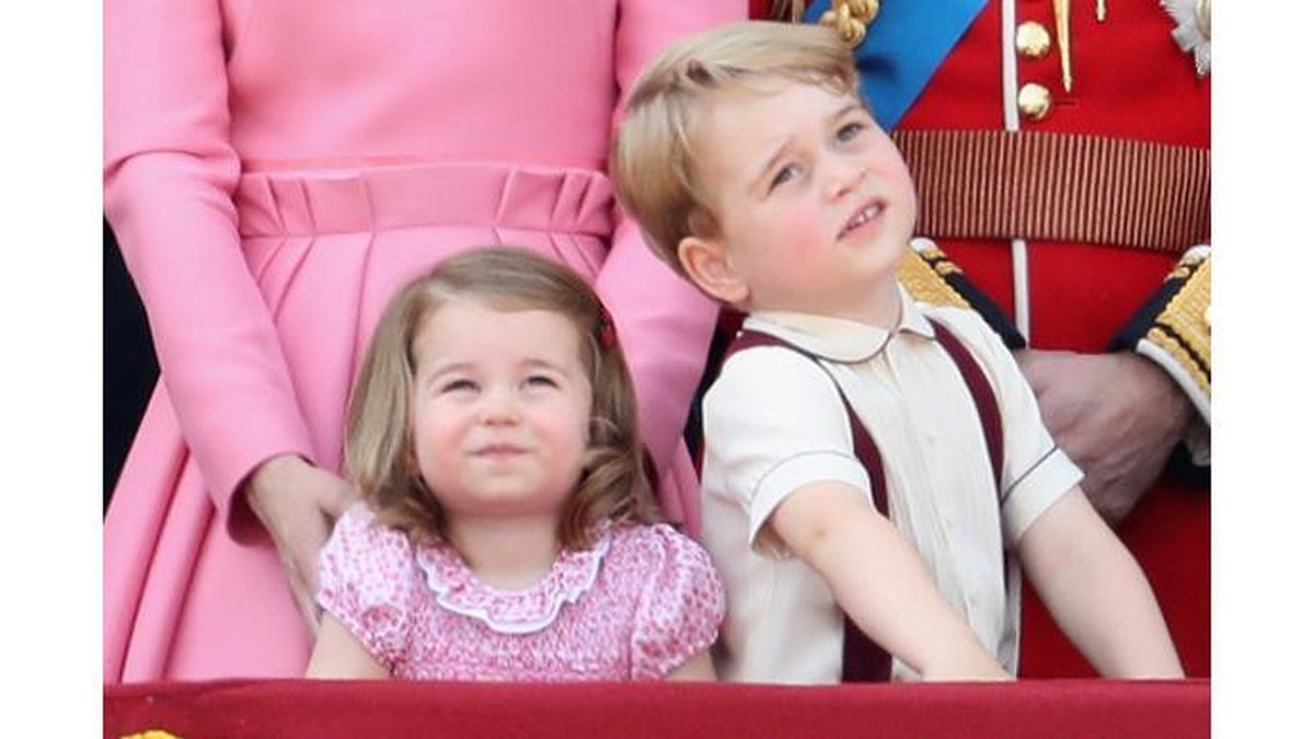 George e a irmã Charlotte no aniversário da bisa, Elizabeth - Getty Images
