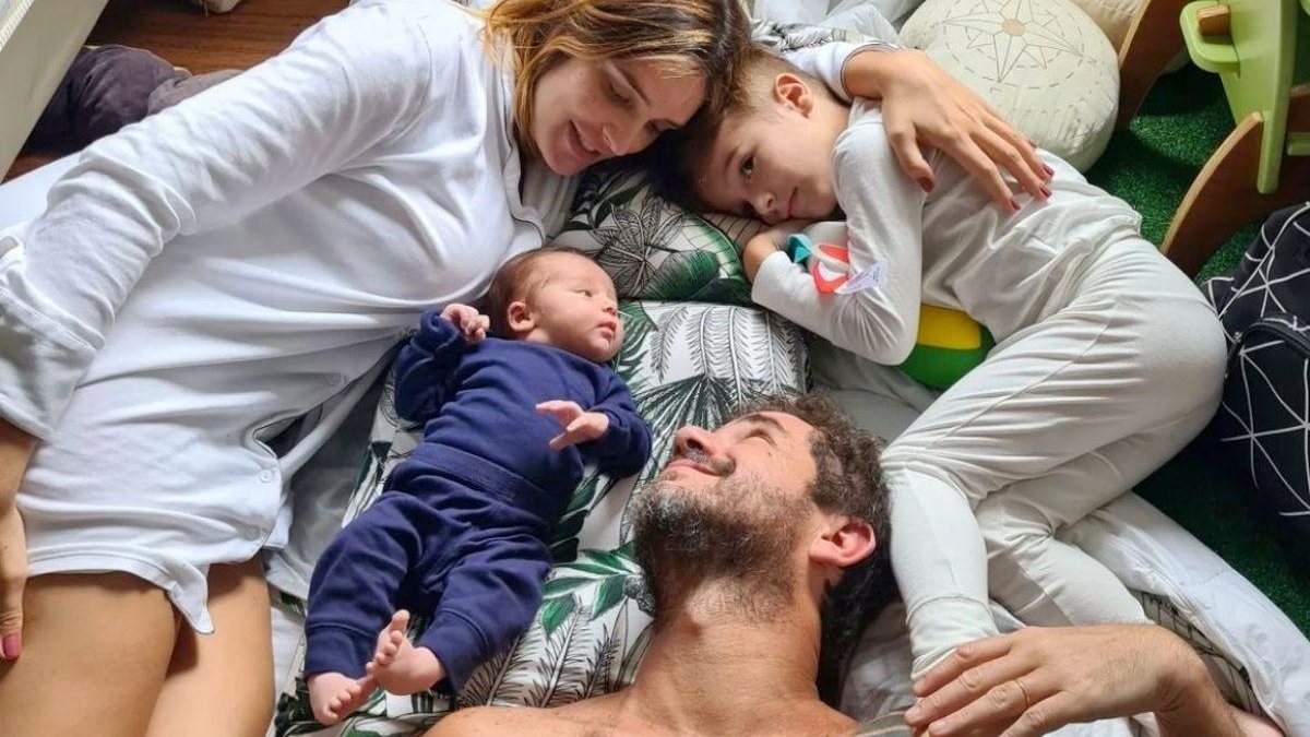 Os filhos são fruto do relacionamento com o jornalista Felipe Andreoli - Reprodução/ Instagram @rafabrites