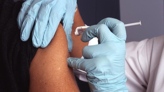 Segundo representantes do governo chinês, uma das vacinas testadas não apresenta reações adversas - iStock