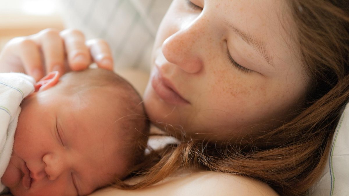 Abraçar demais bebês prematuros não é tão benéfico - Getty Images
