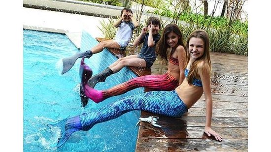 cauda de sereia - Fantasia de sereia para usar na água é novidade na moda praia infantil (Fotos: Divulgação/Sirenita)