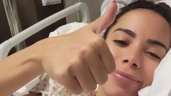 Anitta esteve acompanhada de familiares e amigos no pré-operatório - Reprodução/Instagram