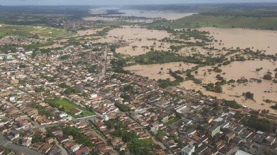 Barragem de Iguá se rompe na Bahia - reprodução/Twitter/@Lindasod