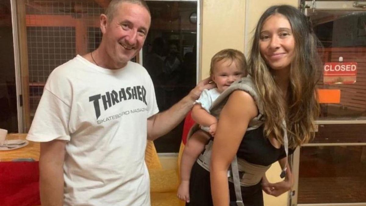 Māhina Toki, de 13 meses, teria sido deixada presa em uma espécie de cinto no convés do barco para assistir a um filme, enquanto seus pais preparavam o jantar na cozinha - Reprodução/ Facebook