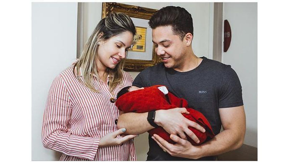 Wesley Safadão e Thyane são os pais de Dom, que já começou a engatinhar - Reprodução/Instagram @thyane