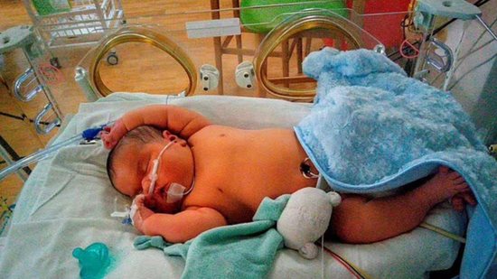 Mulher deu à luz bebê com quase 7 kg no Reino Unido - Reprodução Arquivo Pessoal