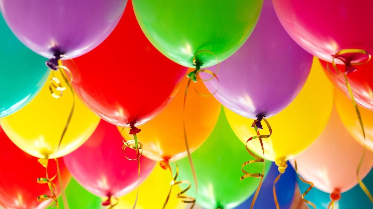 Comemorar o aniversário é fundamental e uma festa do pijama promete fazer sucesso com as crianças - Getty Images