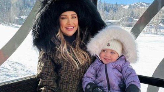 Ana Paula Siebert mostra reação da filha ao ver neve pela primeira vez - Reprodução/Instagram