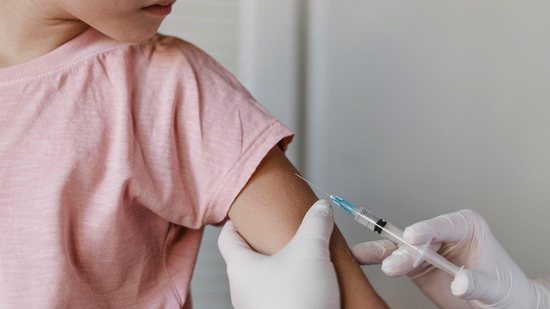 Imunizante oferece ampla proteção contra variantes do vírus - Freepik