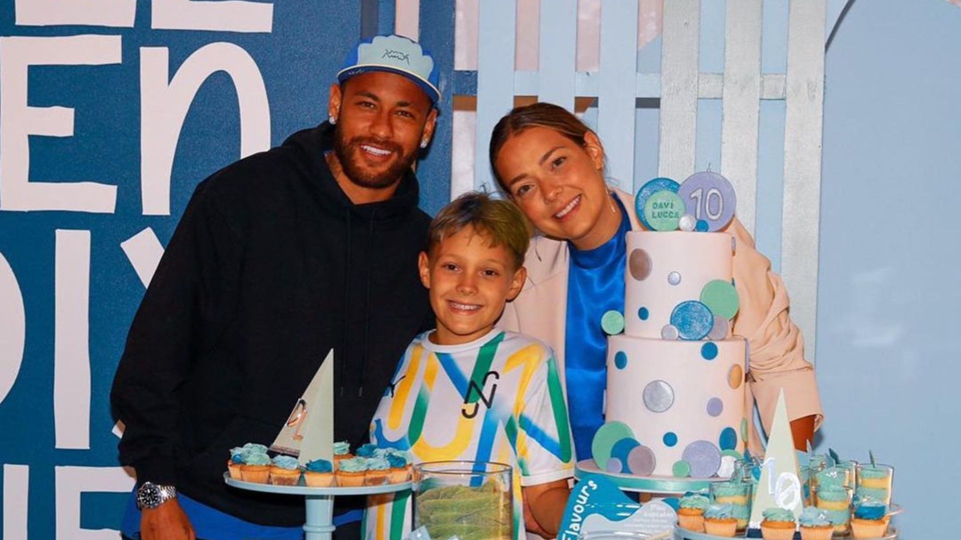 Neymar e Carol Dantas com filho