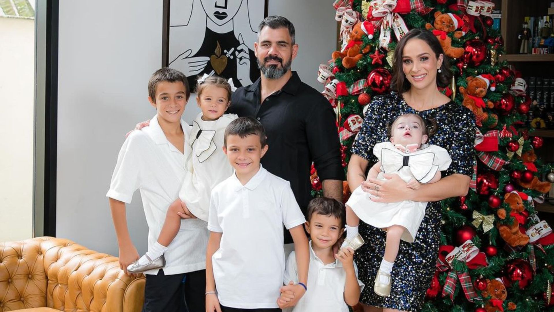 Juliano e Leticia Cazarré e os filhos