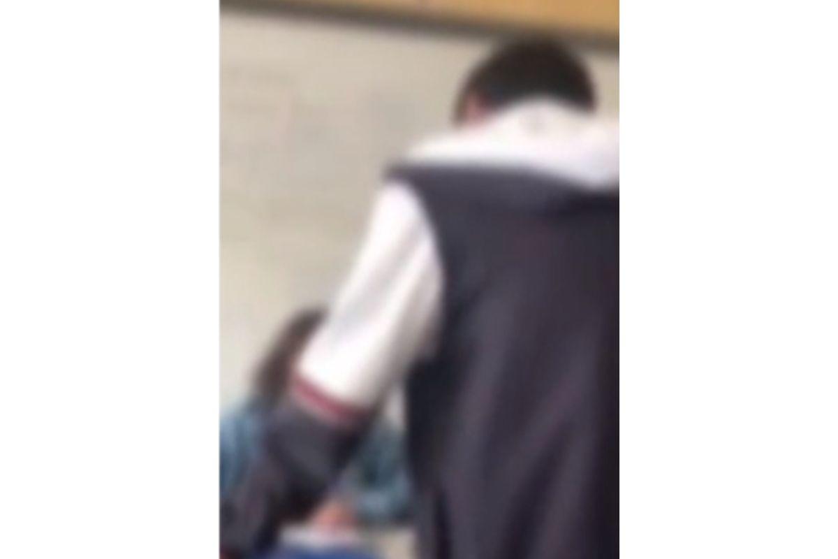 A professora agrediu o aluno dentro da sala de aula
