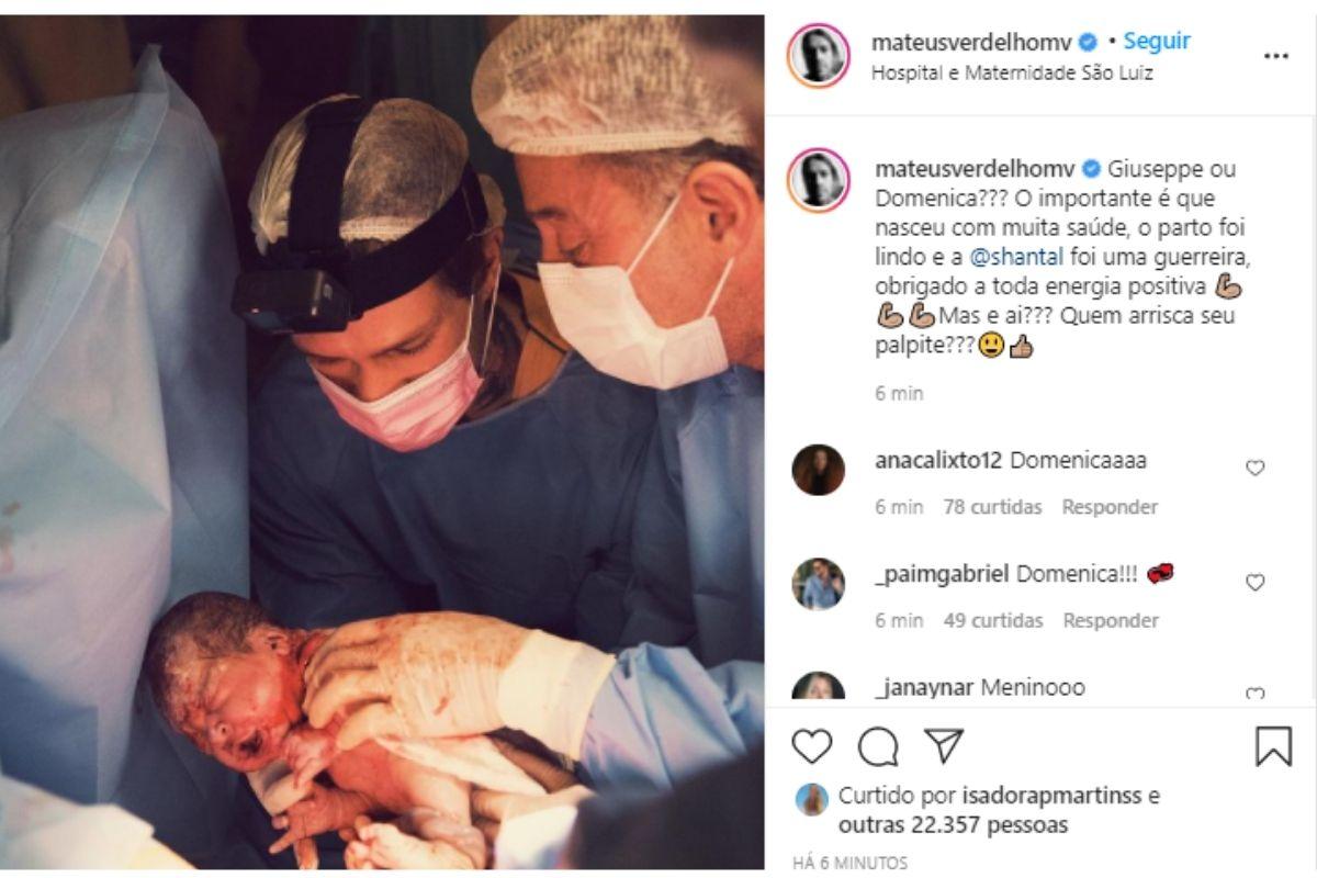 Matheus publicou uma foto do nascimento do bebê 