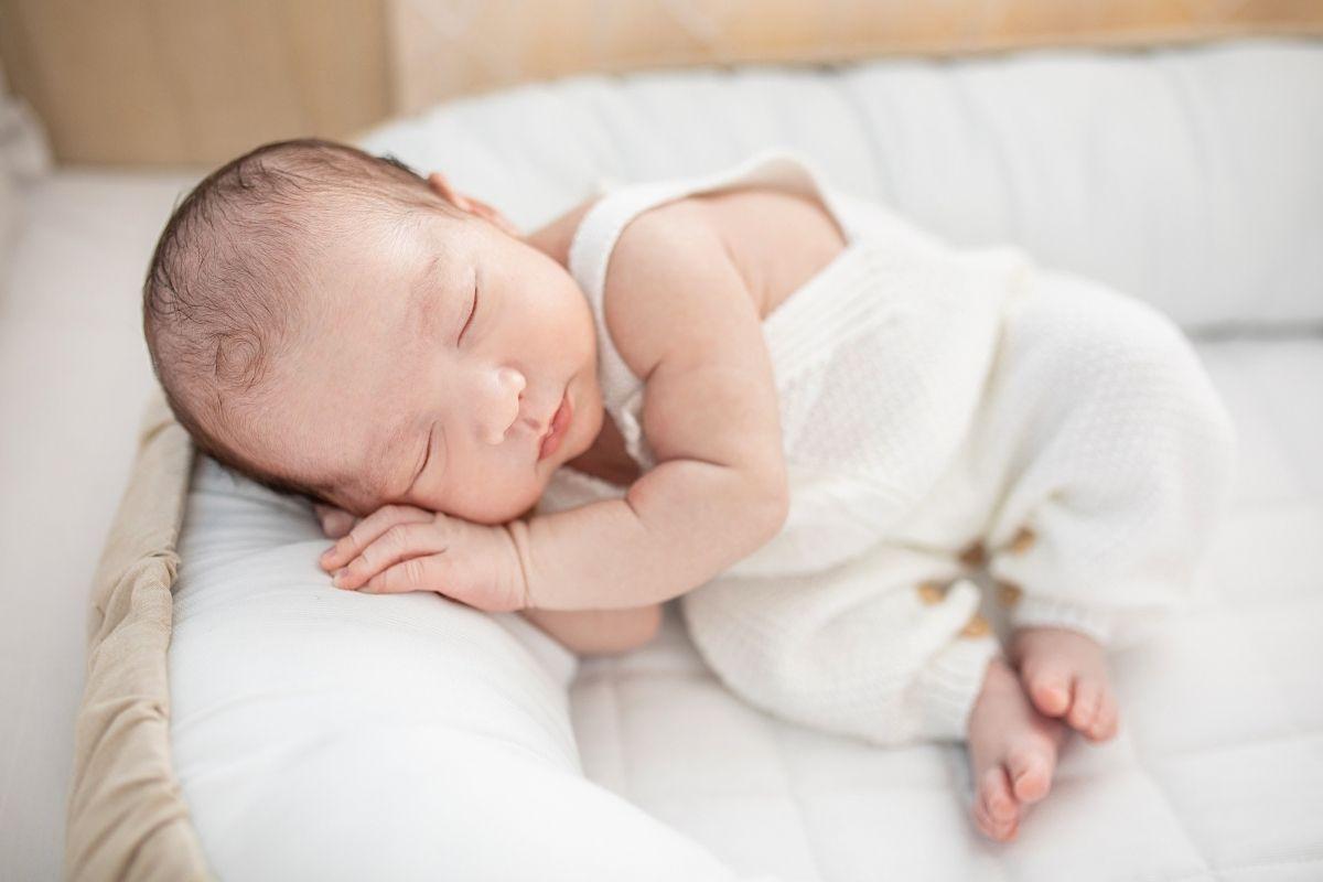 Clássico e que não sai de moda: fotos com o bebê dormindo durante o ensaio newborn são lindas e especiais