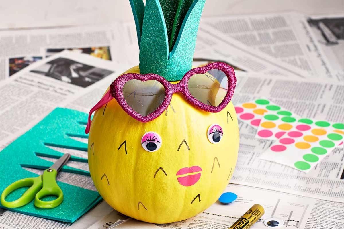 Volte para o verão e faça um abacaxi para decoração o Halloween!