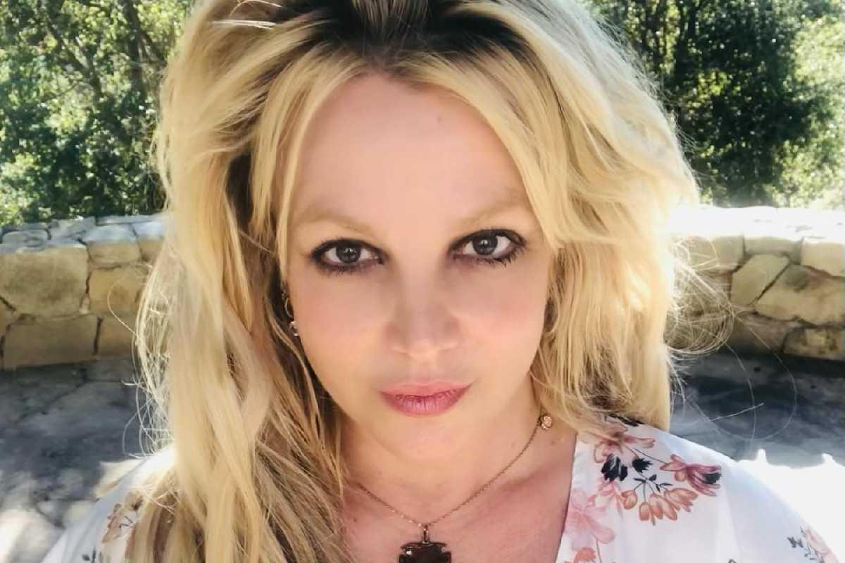 Mãe de Britney Spears quebra silêncio após não ser convidada para o casamento da filha