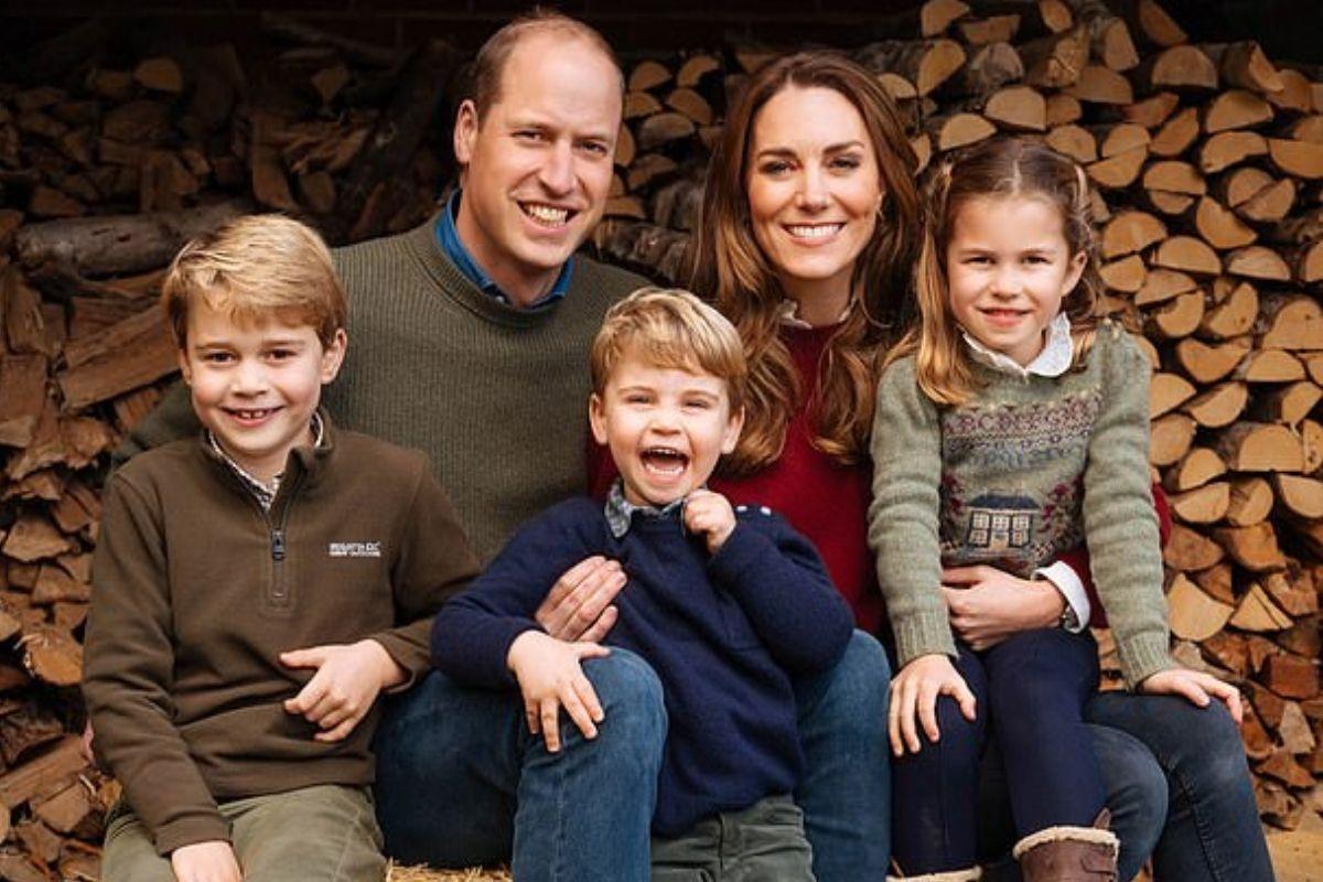 Kate e William reunidos com os três filhos do casal (Foto: Reprodução Getty Images)