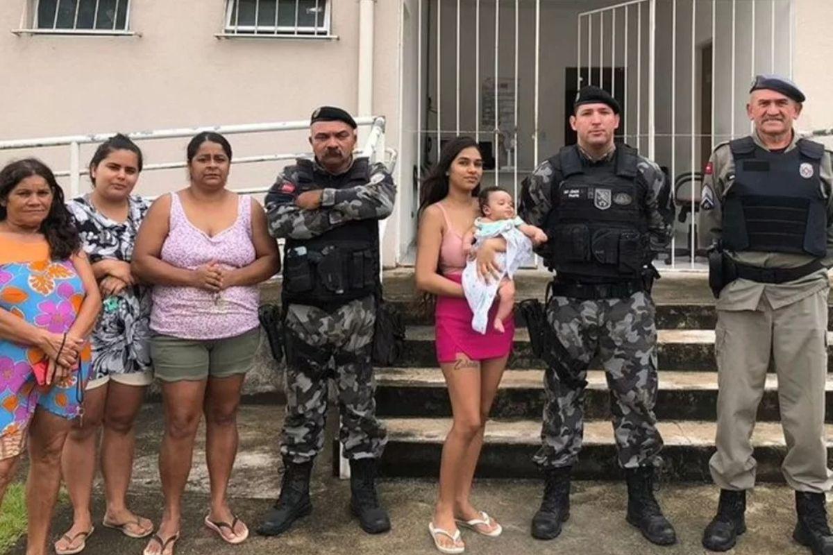 Bebê desengasgado pela polícia militar, polícia militar resgata bebê engasgado com espuma de shampoo