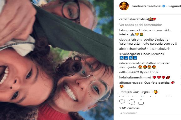 Carolina Ferraz com as filhas Valentina e Isabel. (Foto: Reprodução Instagram @carolinaferrazoficial)
