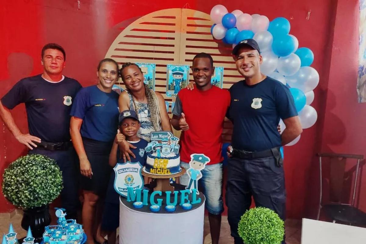 A festa de Luis Miguel contou com a presença dos agentes da Guarda Municipal 