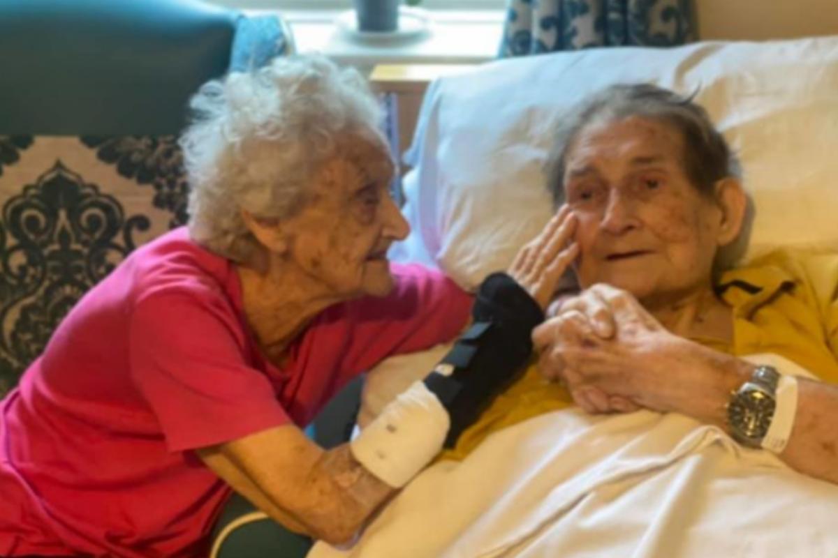 Casal de idosos se reencontram após 100 dias 
