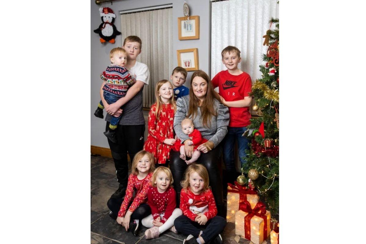 Jennifer e alguns dos filhos em cartão de Natal de 2021