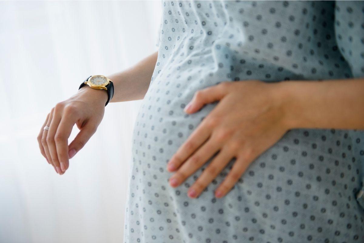 Dados preliminares do Ministério da Saúde apontam que mais de 17 mil meninas de até 14 anos ficaram grávidas no ano de 2021