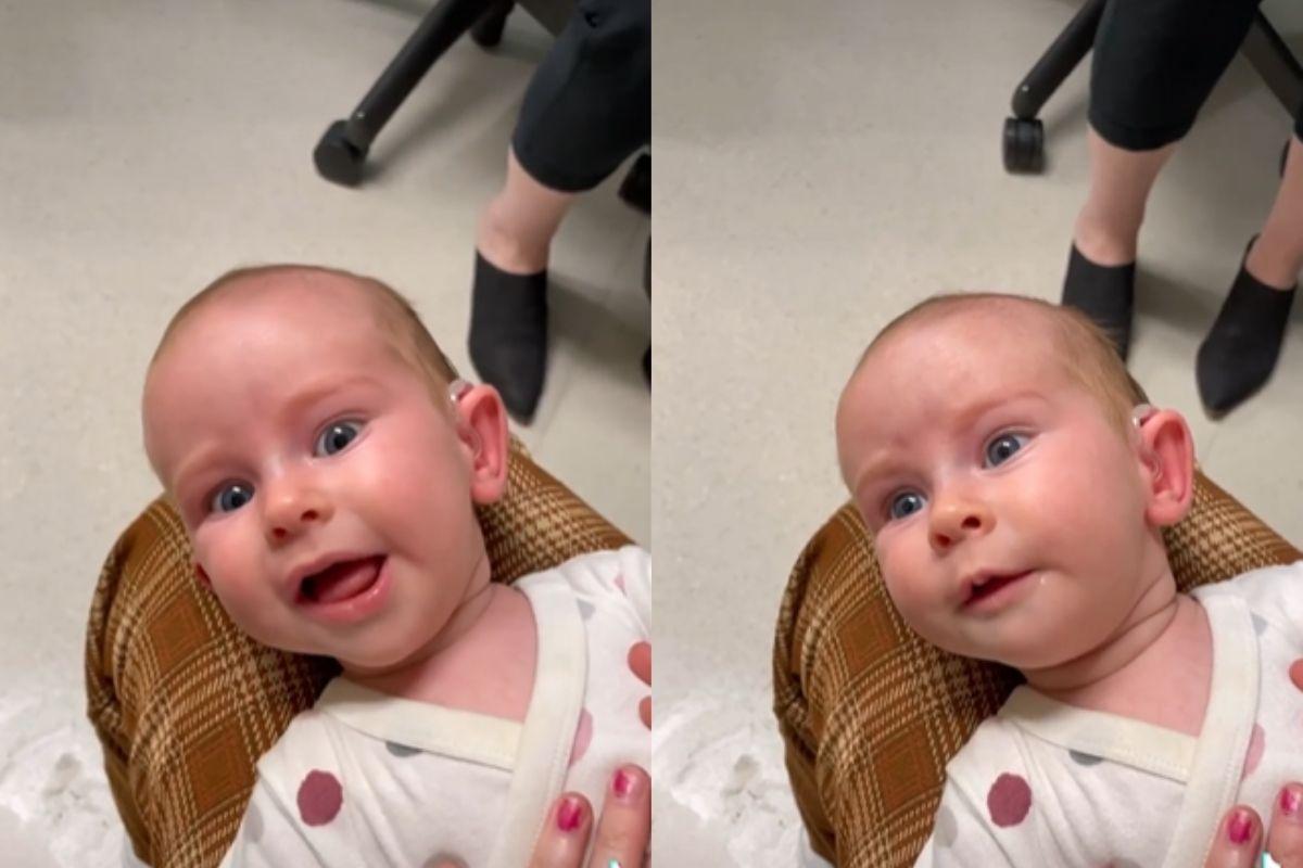 Bebê se emociona ao ouvir os pais pela primeira vez com aparelho auditivo