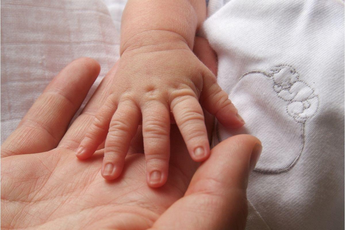 Os abraços fazem toda a diferença para o desenvolvimento do bebê