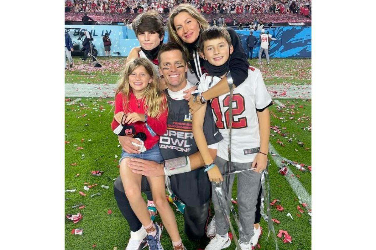 Gisele e Tom Brady ao lado dos filhos 