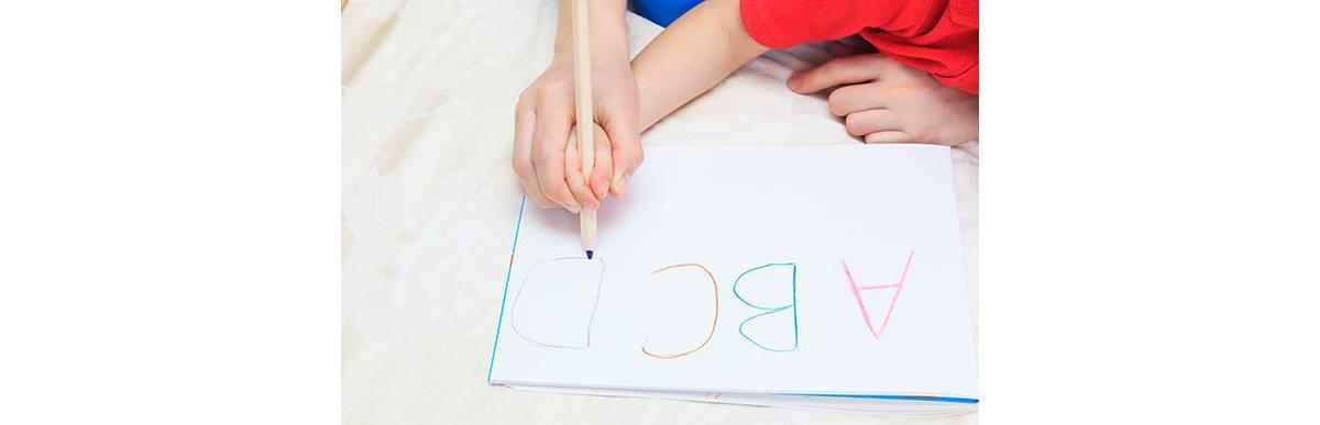 Ajudar muito na lição de casa pode ser prejudicial à criança (Foto: Shutterstock)