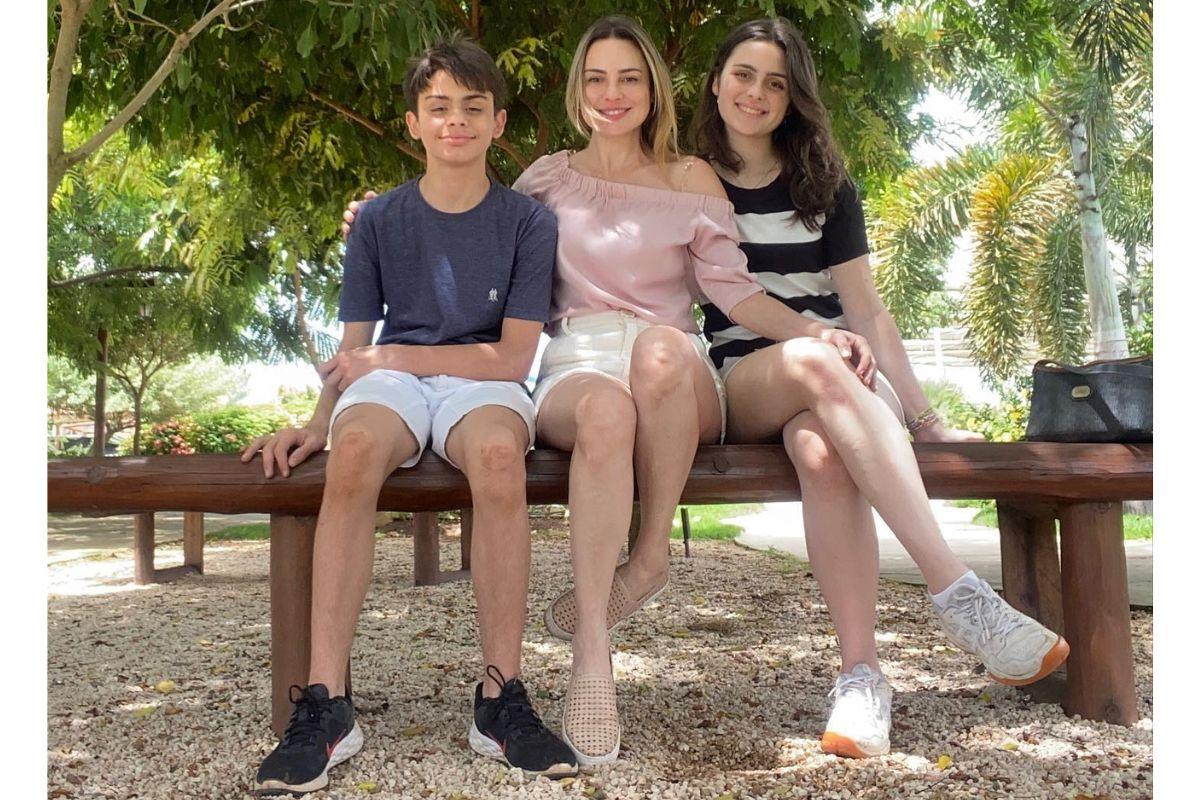 Raquel Sheherazade com os filhos Gabriel e Clara