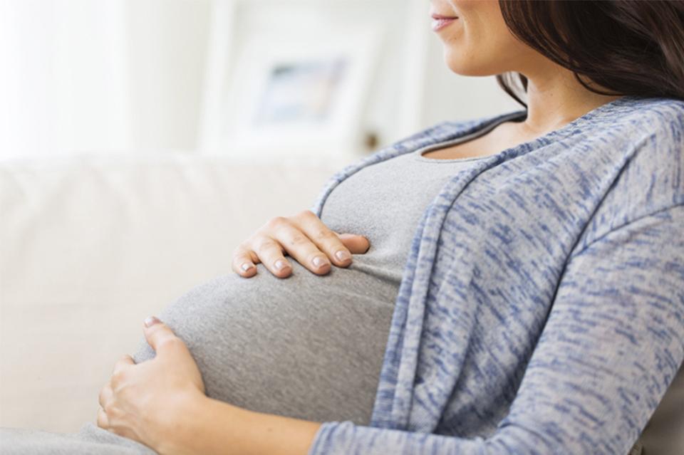 O parto com hipnose ajuda a grávida a se concentrar melhor no momento e sentir menos dores 