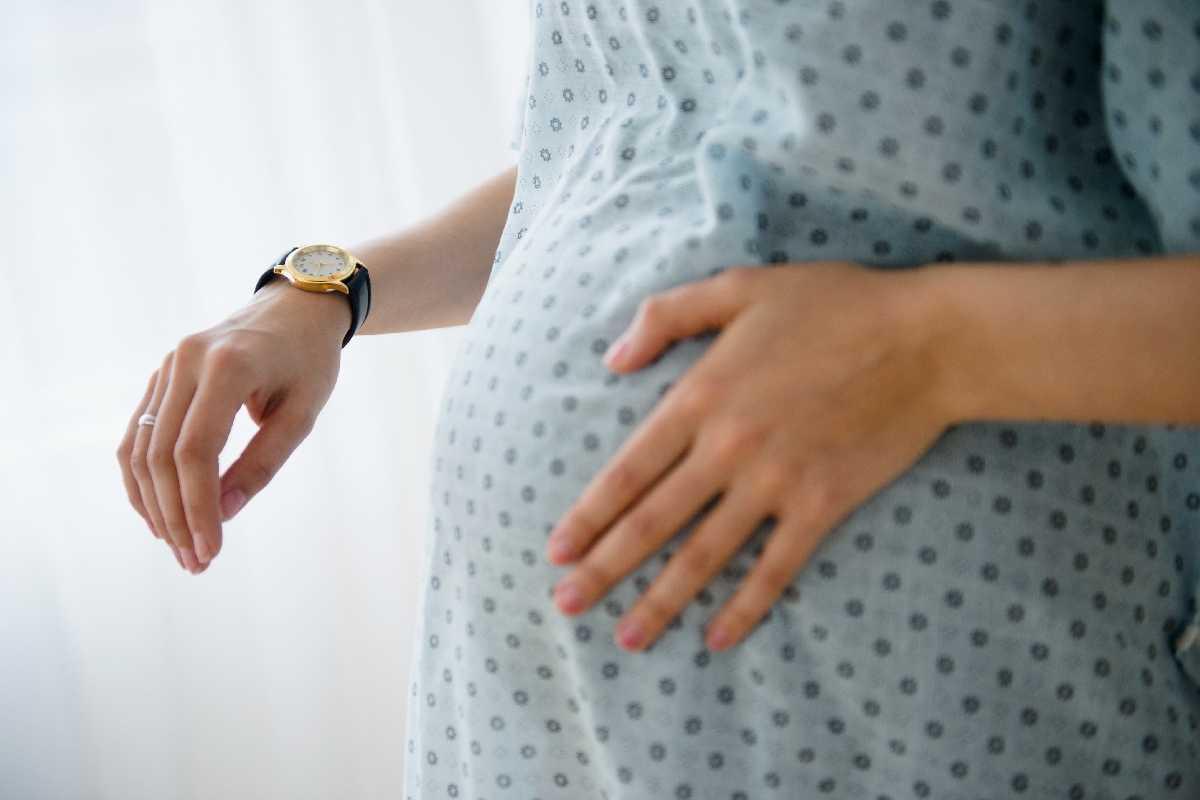 Mulher descobre que estava grávida três dias antes de dar a luz