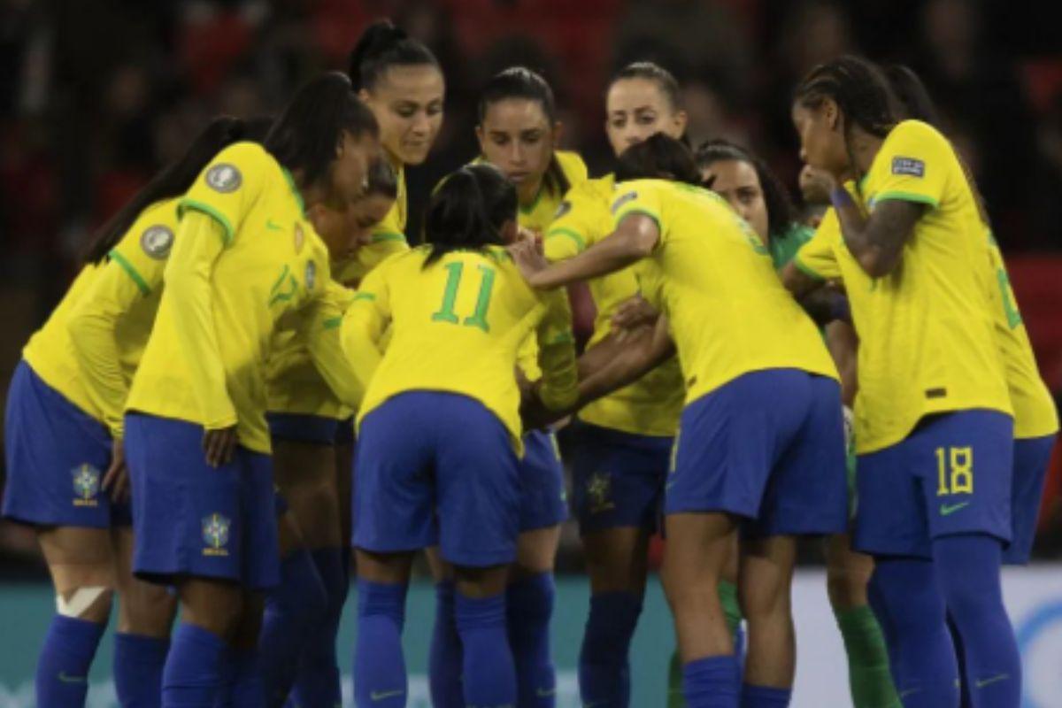 Jogadoras da Seleção Brasileira se emocionam com mensagens da família